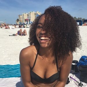 Meet your Posher, Denise